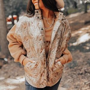 Umgee Paisley Patterned Cream Teddy Jacket. Oversized Small. NWT